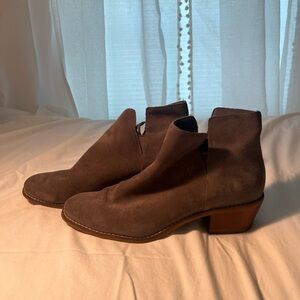 Cole Haan ankle booties grey suede size 8.5 low heel booties